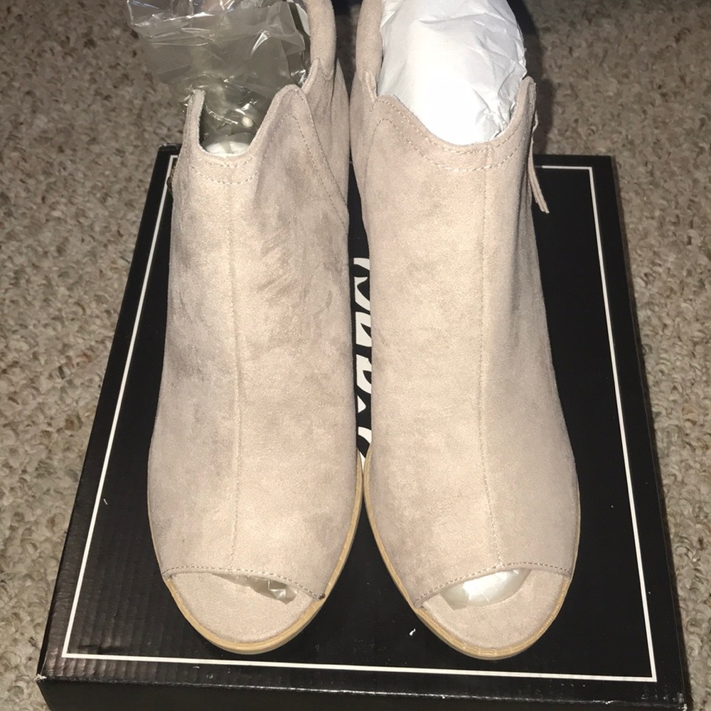 Woman’s open toed bootie